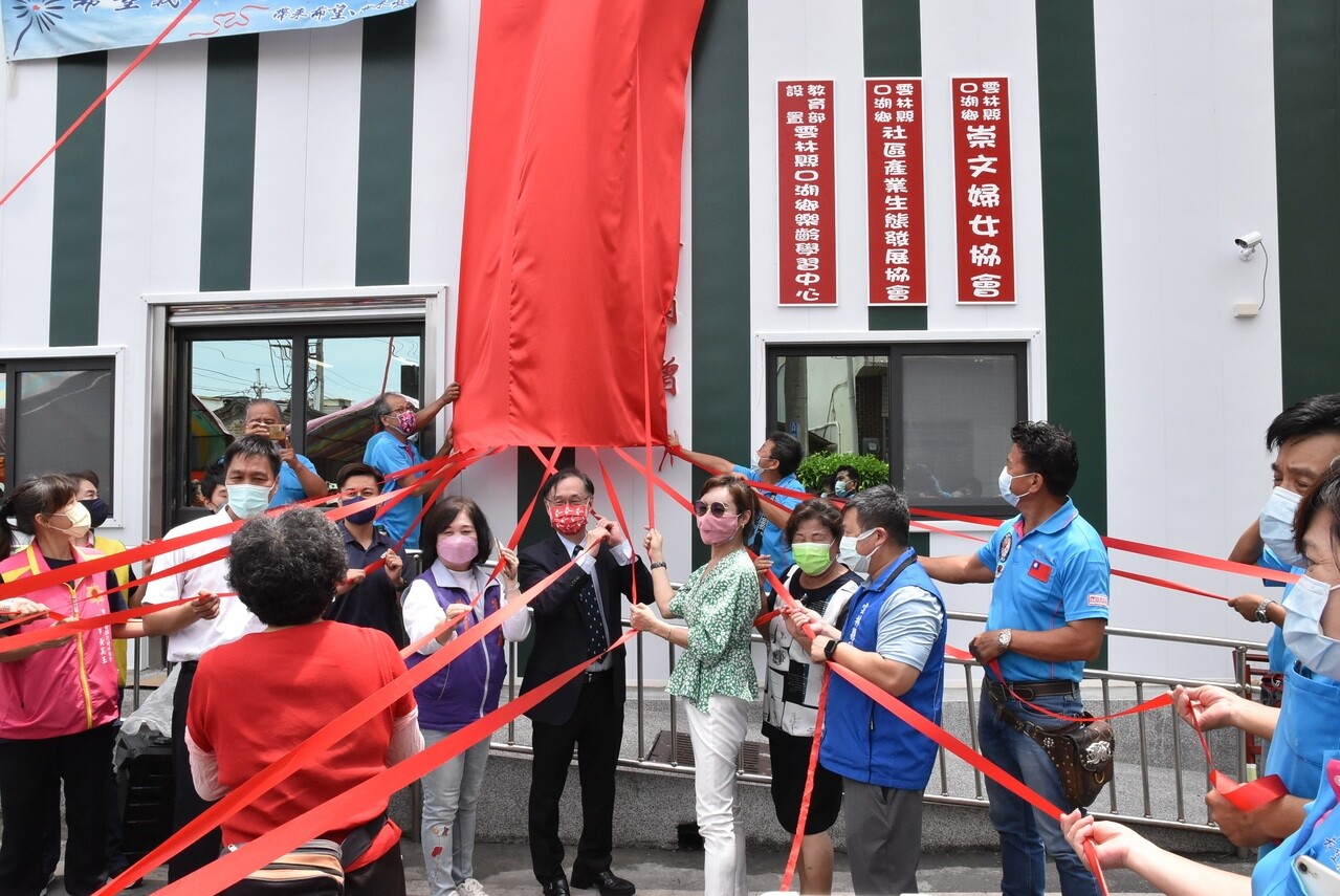 口湖蚵寮學堂浴火重生獲各界善心捐助重修，今天開幕將再提給子村小孩、老人共學天地。記者蔡維斌／攝影 