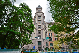 原中泰賓館舊址的文華東方酒店，業者為松山國際航線重啟商機,以歐風城堡造型建造而成，內部奢華漂亮。(好房News記者 陳韋帆/攝影)