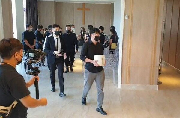 余天、李亞萍的女兒余苑綺罹癌去世，昨天舉辦告別式後遺體火化，由家人送到基隆擁恆文創園區《時光學苑》長眠。記者邱瑞杰／翻攝