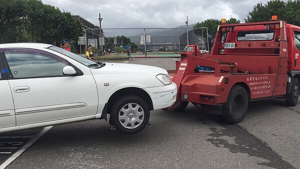 為提高颱風、超大豪雨期間違規停車的車主自主移車意願,9月1日起,台北市將對未移置車輛將依車型大小處1,800-4,800元罰鍰。圖/台北市政府提供