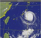 軒嵐諾颱風眼清晰可見　下墜球路徑角度趨向台灣以東