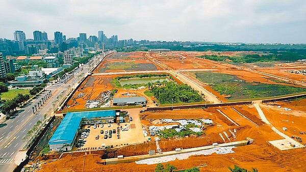 新北市推動林口工一市地重劃區開發,吸引全球知名半導體裝置製造商「艾司摩爾」進駐,未料中央卻收回國有地,未來將拿回近3億元的權利金,地方議員直呼中央不厚道。(新北市經發局提供/蔡雯如新北傳真)