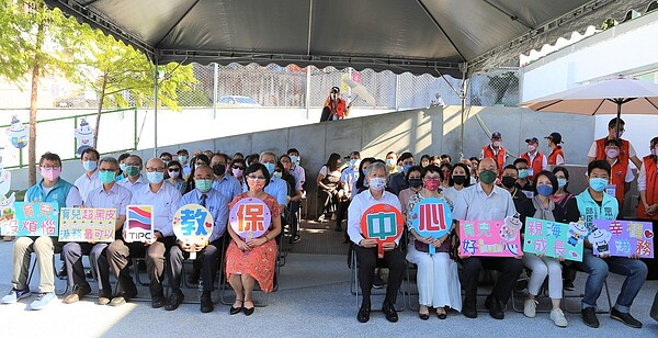 基隆港教保中心30日揭幕，出席來賓共同見證基港幼稚園「復校」。圖／基隆港務分公司提供