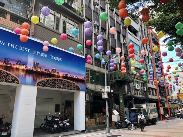 萬華貴陽街二段、6樓老舊公寓被排除無法參與都更。圖／好房網News記者蔡佩蓉攝影