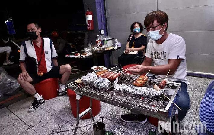 中秋節將屆,醫師沈政男示警,去年烤肉沒染疫,不代表今年不會,因今年的傳染力是去年的10倍以上」。圖/聯合報資料照