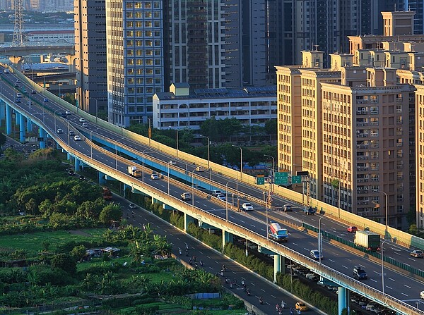 土城有交流道直上國道3號。圖/馥華之丘提供