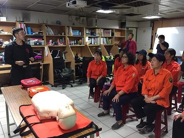 守望相助隊訓練學習。圖／里辦提供

