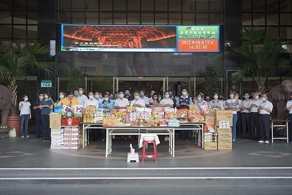 中元普渡，祈福敬天。圖／易小滿攝

