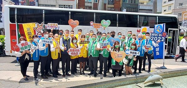 永慶房屋落實對在地的關懷與服務熱忱，集結各地加盟店於8月舉辦一系列捐血活動，讓愛圓滿接力。圖／永慶不動產提供