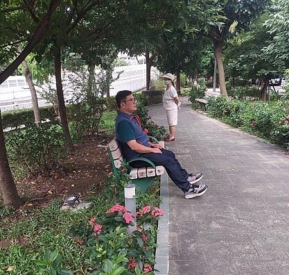 里長陷入深思。圖／易小滿攝