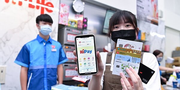 2022年1~7月三大Pay綁兆豐卡消費,不僅筆數平均年成長達215%、消費金額更較2021年同期成長高達237%。圖/中時電子報資料照片