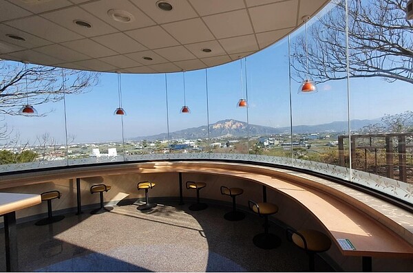 泰安服務區(北站) —眺望火炎山。圖/高公局提供