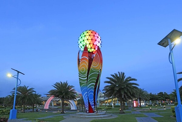 清水服務區—《清水夜明珠》。圖/高公局提供