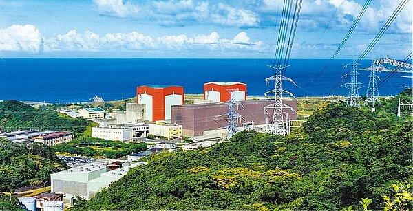 台電盼政府能修改《低放條例》，取消「強制地方公投」緊箍咒，讓低放最終場址選址作業能重新進行。圖為核二廠。圖／台電提供