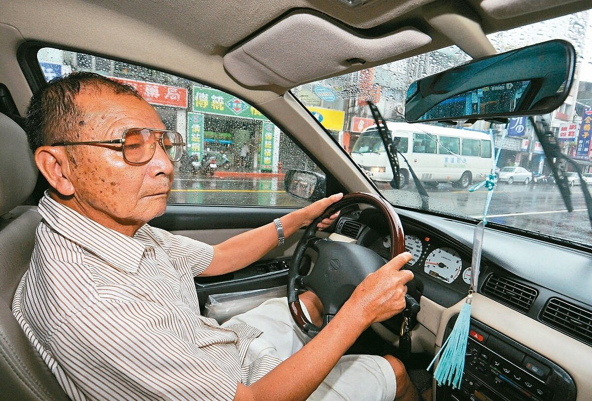 高齡駕駛受關注,台灣已經進入高齡化社會,高齡長輩開車肇事層出不窮,讓高齡駕駛問題再受重視。圖/聯合資料照片
