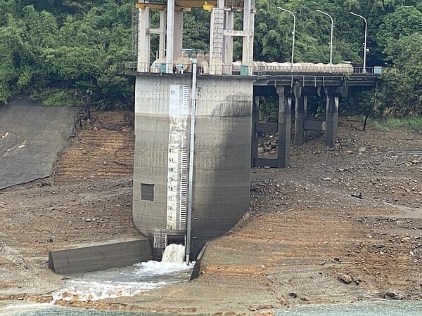 颱風帶來上游豐沛雨量,林右昌表示,基隆缺水逐步解除警報。圖/記者游明煌翻攝