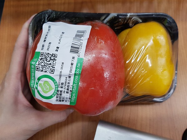 111年度中秋節食品抽驗結果,甜椒農藥殘留超標。圖/北市府提供