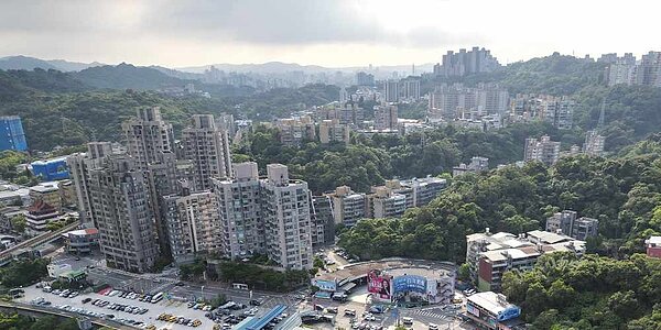 商業發展研究院5日公布商業服務業景氣預測及分析,顯示下半年來雖因疫情緩和,「報復性消費」助力,但輸入型通膨下,國民實質購買力仍難提高。圖/中時電子報