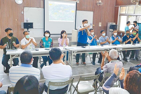 南投縣長林明溱,6日宣布投資4.1億元拓寬草屯鎮富頂路。(南投縣政府提供/廖志晃南投傳真)