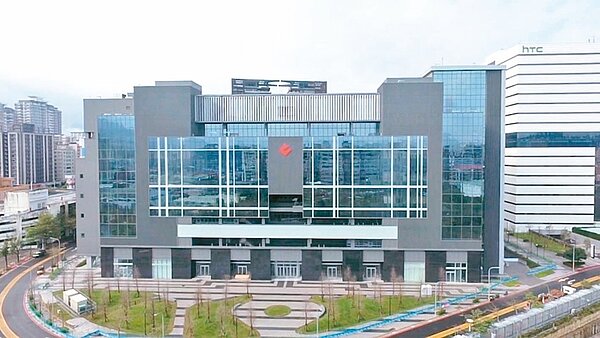 裕隆公告,已委託工程公司啟動新店裕隆城裝修工程計畫,預期最快2023年中開幕。圖為裕隆城外觀。裕隆/ 提供