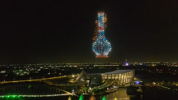 國慶焰火同時,故宮南院觀景舞台區有無人機群飛表演。圖/故宮南院提供