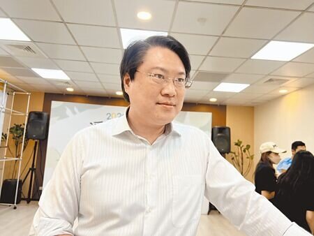 新冠肺炎疫情升溫,基隆市長林右昌7日呼籲,中秋節期間民眾避免參與大規模有不特定人士的烤肉活動,並遵守現行防疫規定。(本報資料照片)