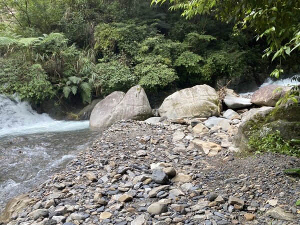老鷹溪是新竹尖石的秘境景點，不少遊客都是衝著飛瀑美景前來。圖／記者巫鴻瑋翻攝