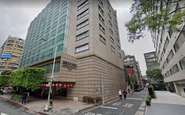 台北市飯店因應都更改建再加一件，華泰王子飯店官網公布營業到10月11日。圖／截自Google地圖
