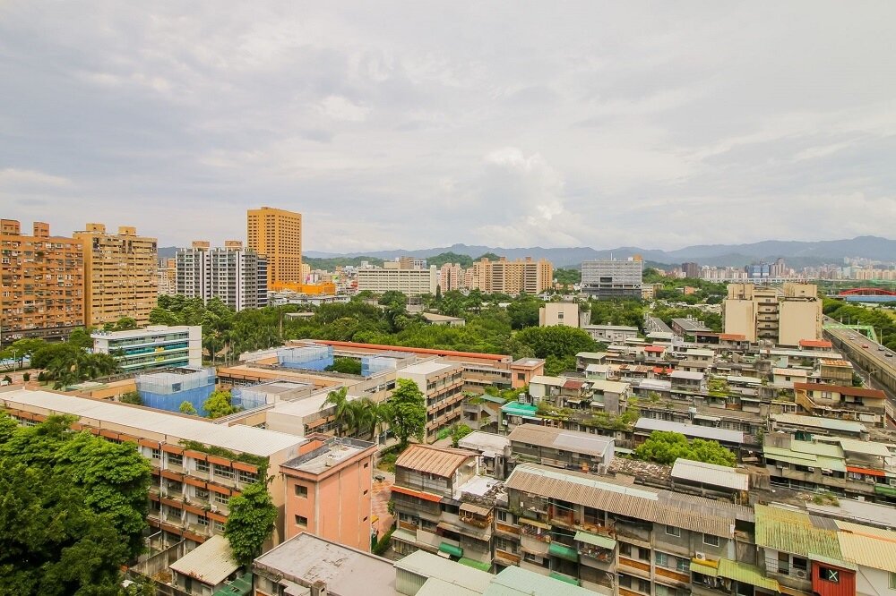 中古屋相較於同區域的新成屋,實坪多、單價低,還能讓買方在簽約前充分賞屋,成為房市交易的熱門屋型。圖/永慶房產提供