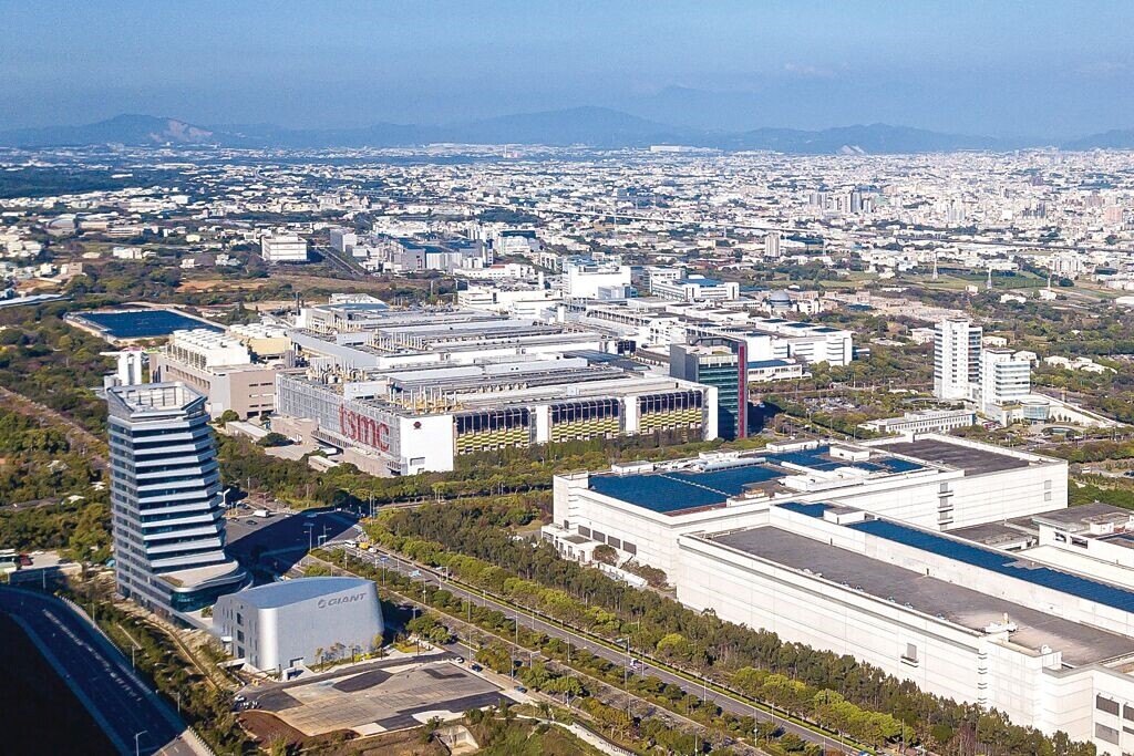 台中港特定區擁海空雙港成形優勢，加上中科為首的4大產業園區廊道，為海線房市創造人口紅利置產前景。圖／業者提供