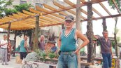 82歲雕塑達人　幫社區蓋涼亭