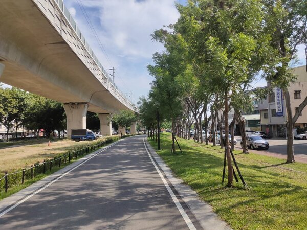 台中市鐵路高架橋下22場停車場已完成核定，力拚年底陸續營運。圖／台中市政府

