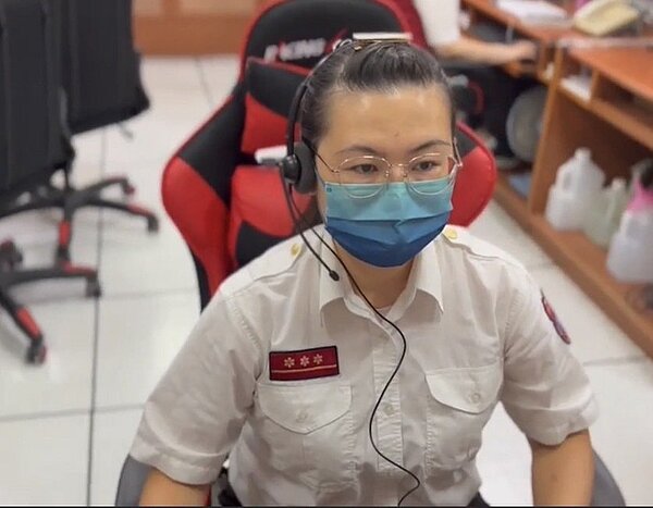 彰化一名幼童今下午疑被窗簾繩纏頸部窒息，119值勤員線上指導CPR救回一命。圖／彰化消防局提供