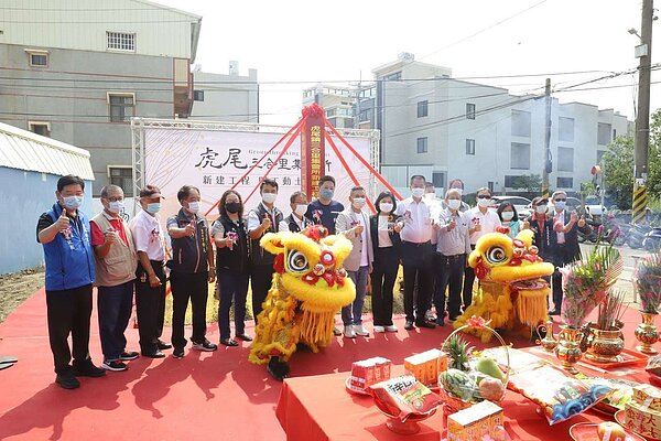 立法委員林文瑞(右六)、雲林縣長張麗善(右七)與虎尾鎮長丁學忠(右八)等人出席虎尾鎮三合里新建集會所動工典禮。圖/雲林縣政府提供