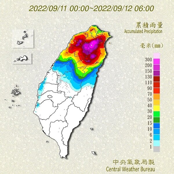 彭啟明表示，這兩天新北市烏來山區已經累積超過三百毫米，其他地方也都有間歇陣雨，周二下半天逐漸緩和，周三將轉晴。截圖自中央氣象局