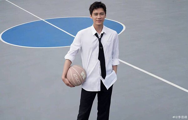 李易峰過去以清新正面的形象接下不少代言。圖／摘自微博