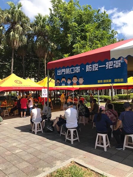 莊敬里中秋節活動里民踴躍參與。(圖/擷取自莊敬里臉書)