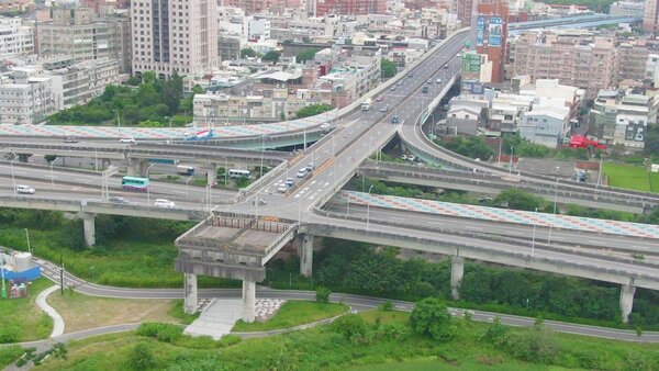 武陵路斷頭橋向北延伸已納入台1線替代道路南段計畫，將優先興建、串連竹北西區與竹市北區交通。圖／縣府提供