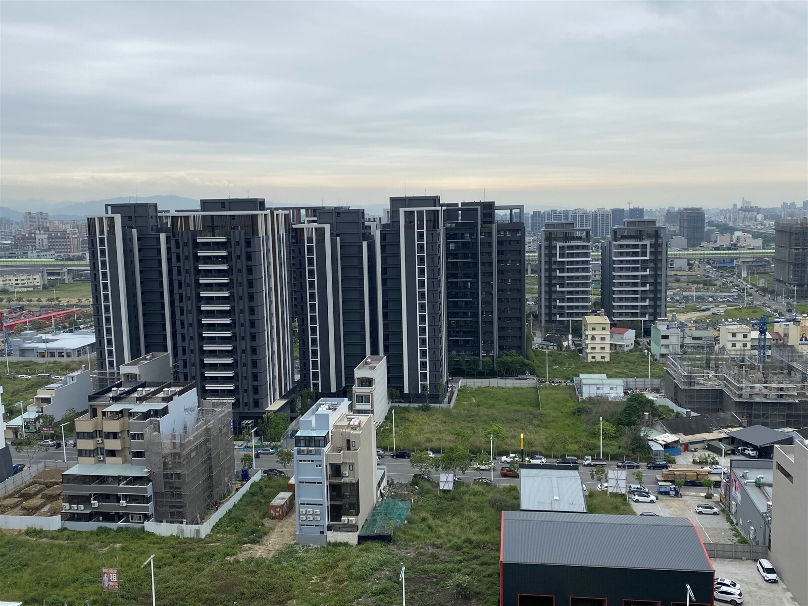 台中精華地段掀起微型基地建案潮，量少質精獲自住客青睞。記者宋健生/攝影 