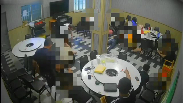 蔣姓男子涉嫌向高雄市一間熱炒店租包廂設水房,替假投資詐騙集團網路轉帳,今年已提領3億元,並租透天厝分裝毒品咖啡包。記者李奕昕/翻攝