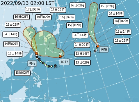 梅花颱風（左）將於今天下午遠離台灣，讓許多想放颱風假的民眾再度落空。 圖擷自中央氣象局