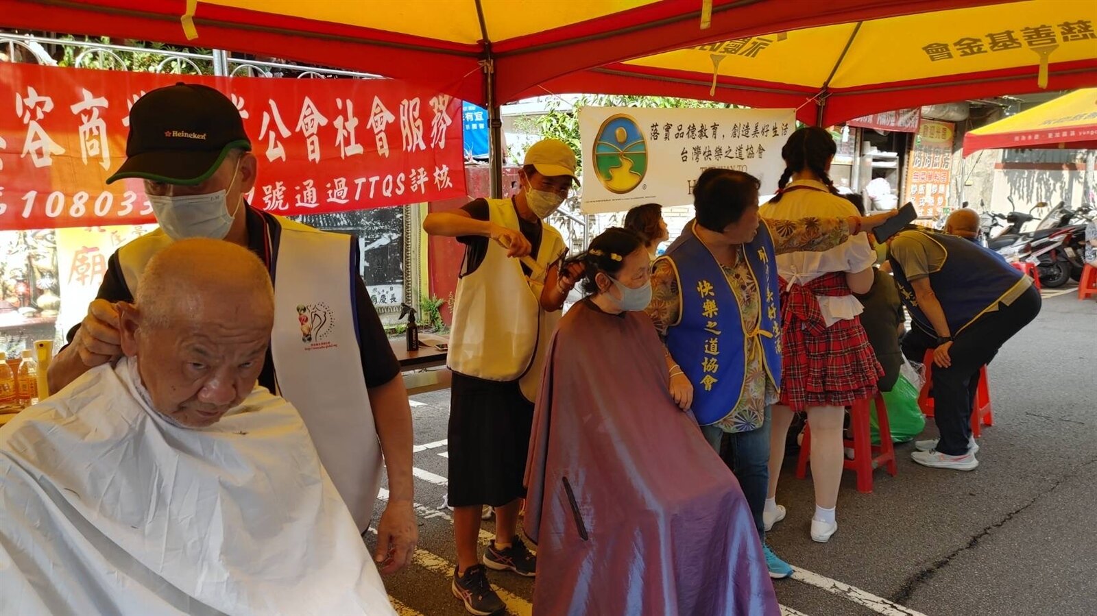 永慶房屋贊助公益活動「感恩祖孫情」舉行,感謝祖父母對家庭及社會的貢獻。圖/永慶房產集團提供