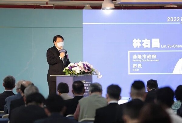 基隆市長林右昌今出席郵輪產業振興復甦國際論壇開幕活動，表示在後疫情時代，期盼基隆郵輪產業能夠「一年暖身準備，兩年振興復甦」。圖／基市府提供