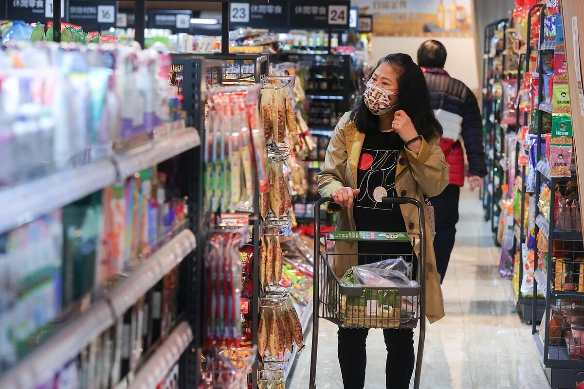 在考量消費者物價指數(CPI)後,今年1至7月實質經常性薪資41,416元,年減0.07%,是六年來同期首見負成長。圖/聯合報系資料照片