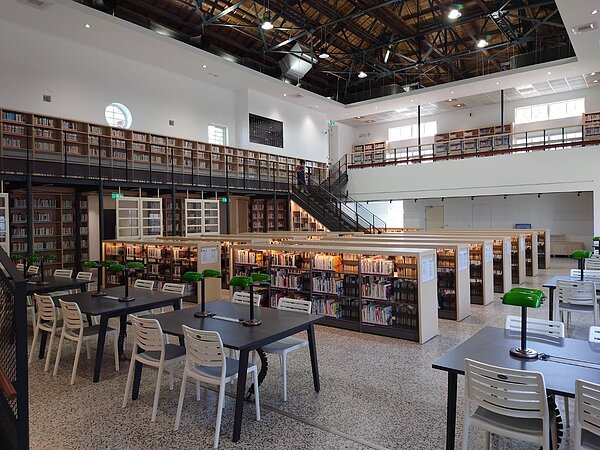 台南市定古蹟原台南州會裡的中西區圖書館,內部樣貌曝光。圖/圖書館提供