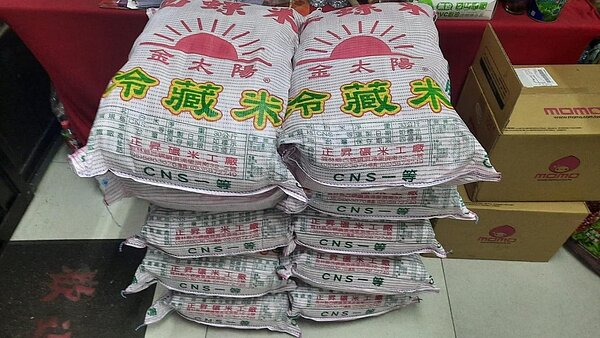 里長和社區宮廟伸出援手幫助弱勢家庭。圖／張中貞里長臉書提供
