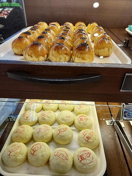 夫人牌蛋黃酥，很可口。圖／易小滿攝
