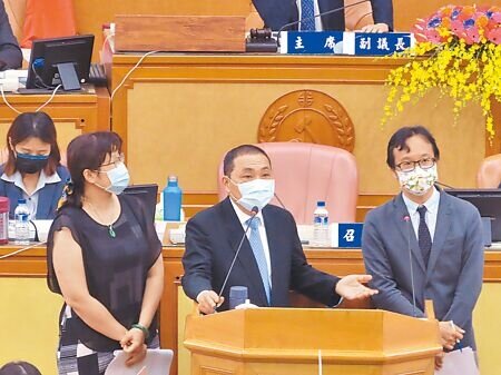 民進黨議員質疑新北觀光振興不夠力,市長侯友宜強調除補助,也會聯合各局處規畫,振興觀光旅遊產業。(葉德正攝)
