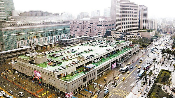 南山人壽在2020年時,以312.76億元得標北市信義區世貿三館地上權案,為歷年地上權總價王,溢價率達60%。(聯合報系資料庫)