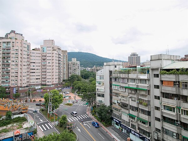 房價隨著房屋條件而定，實價登錄要求買賣雙方都要如實申報房屋的成交總價與相關資訊，讓房市交易更透明。圖／永慶房產集團提供